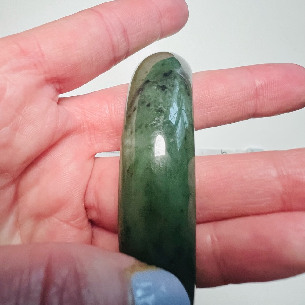 Nephrite Jade bangle 7.5”/19cm inner diameter - Picture 11 of 16